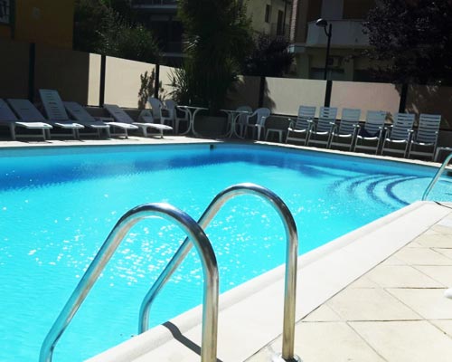 La piscina dell'hotel